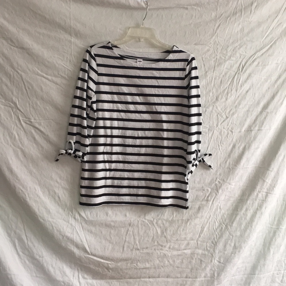 Black and white stripe top